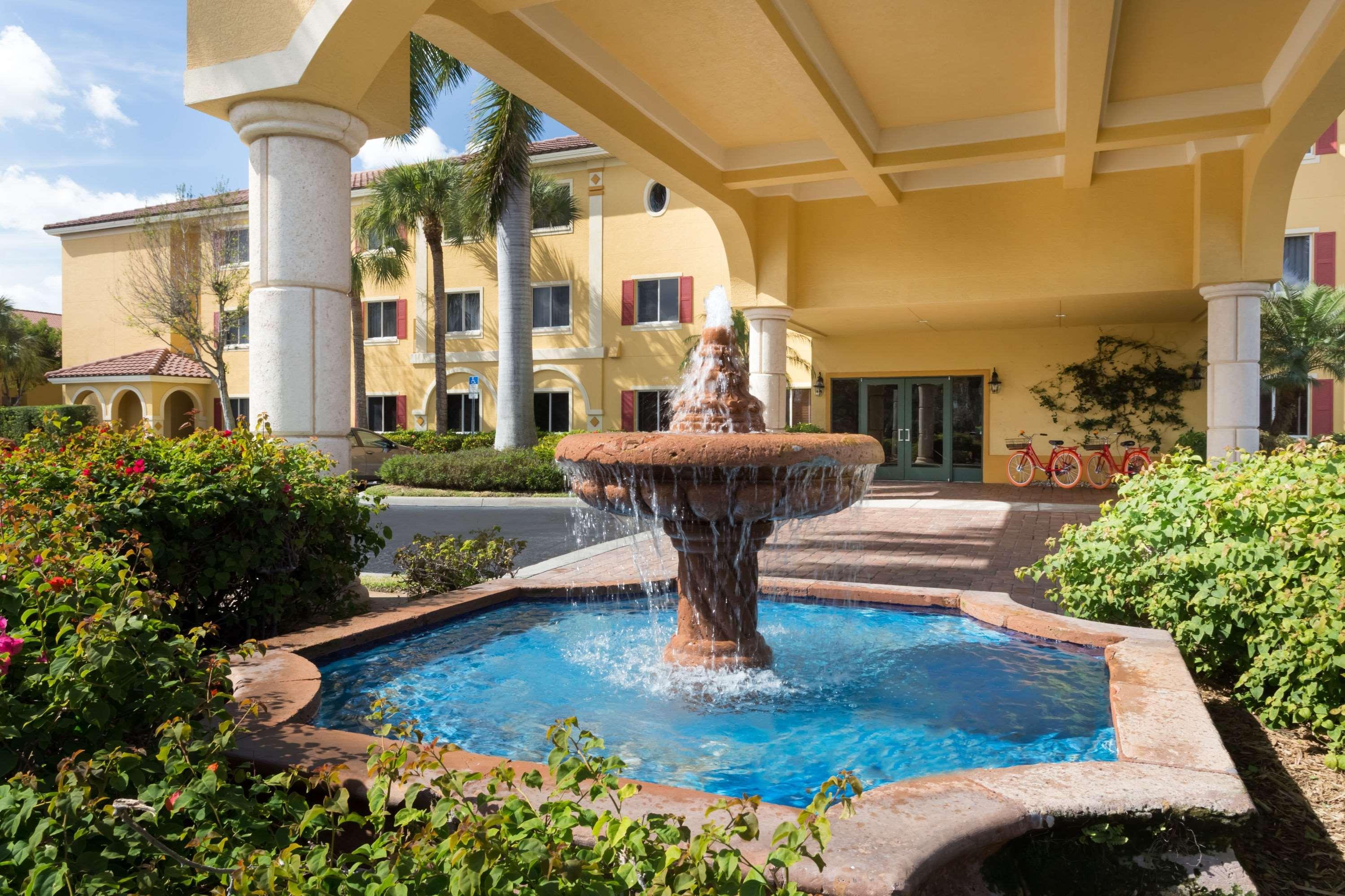 Hawthorn Extended Stay By Wyndham North Naples Exterior foto